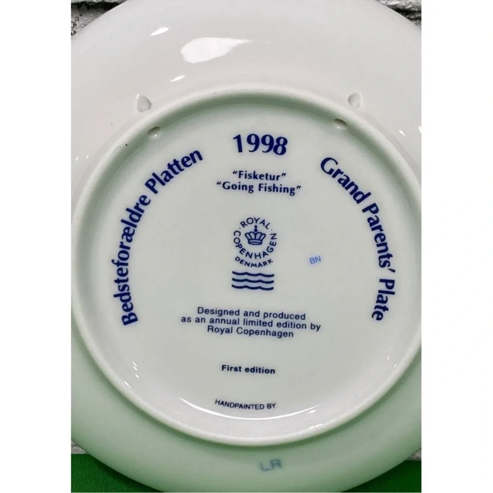 Vintage 1998 Royal Copenhagen Grandparents Collector Plate Gone Fishing U20